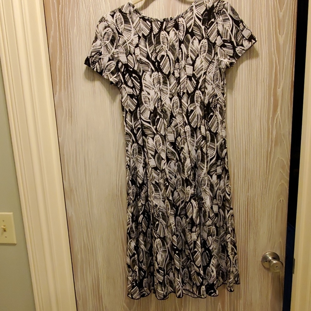 Dress - Picture 2 of 4